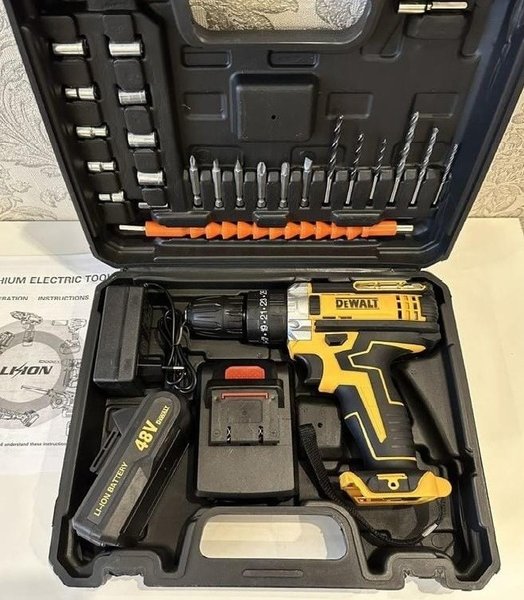 Шуруповерт Dewalt 20V щеточный с набором бит